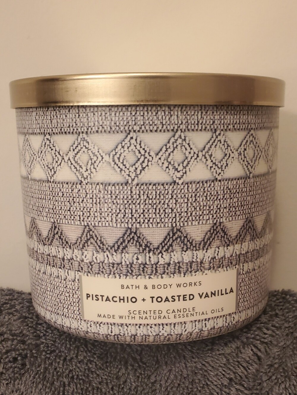 Bath & Body Works Pistachio + Toasted Vanilla Candle - White, Gray, Gold